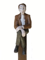 Gabi-Breuer-Sitzende-Figur-mannl-1-K